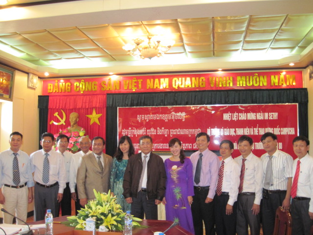 ภารกิจของคณะผู้แทนระดับสูงของกระทรวงศึกษา เยาวชนและการกีฬากัมพูชาในเวียดนาม